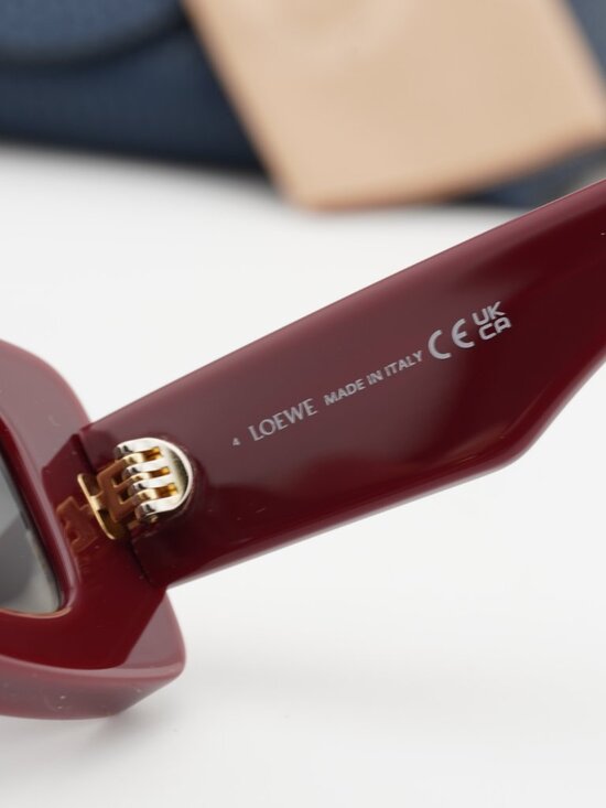 Loewe LW40101I 66A Rectangle Sunglasses – Shiny Burgundy/Gold\\Grey main image 8